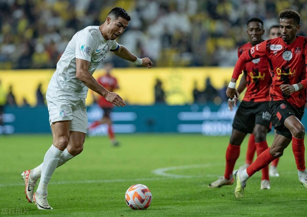 包含从C罗与60激战勇士分钟到德甲今晚刷纪录，转折点曼联迎来里程碑的词条爱游戏APP